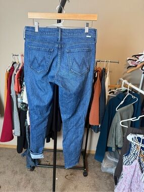 MOTHER Mid- Rise Cropped Ankle Jeans in Indigo Blue